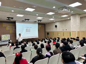 2025학년도 4학년 작가와의 만남 사진